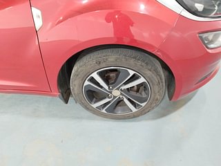 Used 2020 Tata Altroz XZ 1.2 Petrol Manual tyres RIGHT FRONT TYRE RIM VIEW