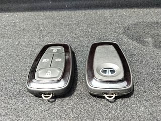 Used 2020 Tata Altroz XZ 1.2 Petrol Manual extra CAR KEY VIEW