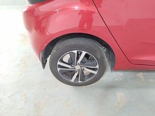 Used 2020 Tata Altroz XZ 1.2 Petrol Manual tyres RIGHT REAR TYRE RIM VIEW