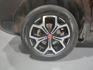 Used 2021 Renault Duster [2020-2022] RXZ Turbo CVT Petrol Petrol Automatic tyres LEFT FRONT TYRE RIM VIEW