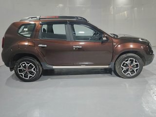 Used 2021 Renault Duster [2020-2022] RXZ Turbo CVT Petrol Petrol Automatic exterior RIGHT SIDE VIEW
