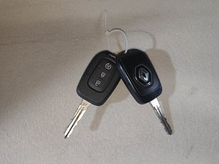 Used 2021 Renault Duster [2020-2022] RXZ Turbo CVT Petrol Petrol Automatic extra CAR KEY VIEW