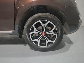 Used 2021 Renault Duster [2020-2022] RXZ Turbo CVT Petrol Petrol Automatic tyres RIGHT FRONT TYRE RIM VIEW