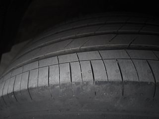 Used 2019 Hyundai Venue [2019-2022] SX Plus 1.0 Turbo DCT Petrol Automatic tyres RIGHT FRONT TYRE TREAD VIEW