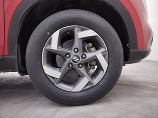 Used 2019 Hyundai Venue [2019-2022] SX Plus 1.0 Turbo DCT Petrol Automatic tyres RIGHT FRONT TYRE RIM VIEW