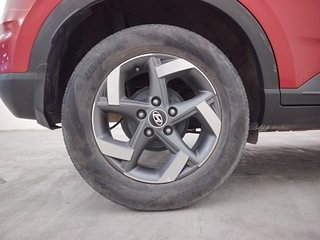 Used 2019 Hyundai Venue [2019-2022] SX Plus 1.0 Turbo DCT Petrol Automatic tyres RIGHT REAR TYRE RIM VIEW