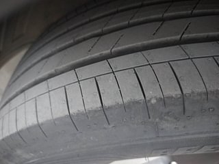 Used 2019 Hyundai Venue [2019-2022] SX Plus 1.0 Turbo DCT Petrol Automatic tyres LEFT FRONT TYRE TREAD VIEW