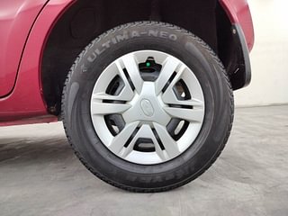 Used 2018 Datsun Redi-GO [2015-2019] T(O) 0.8L Limited Edition Petrol Manual tyres LEFT REAR TYRE RIM VIEW