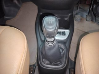 Used 2018 Datsun Redi-GO [2015-2019] T(O) 0.8L Limited Edition Petrol Manual interior GEAR  KNOB VIEW