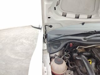 Used 2019 Volkswagen Polo [2018-2022] Comfortline 1.0L (P) Petrol Manual engine ENGINE RIGHT SIDE HINGE & APRON VIEW