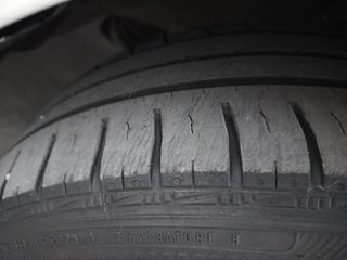 Used 2019 Volkswagen Polo [2018-2022] Comfortline 1.0L (P) Petrol Manual tyres RIGHT FRONT TYRE TREAD VIEW