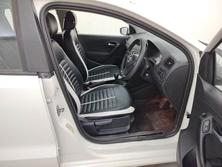 Used 2019 Volkswagen Polo [2018-2022] Comfortline 1.0L (P) Petrol Manual interior RIGHT SIDE FRONT DOOR CABIN VIEW
