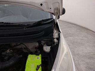 Used 2014 Hyundai Eon [2011-2018] Magna Petrol Manual engine ENGINE LEFT SIDE HINGE & APRON VIEW