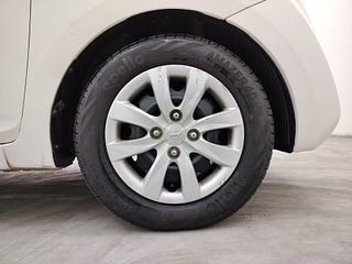 Used 2014 Hyundai Eon [2011-2018] Magna Petrol Manual tyres RIGHT FRONT TYRE RIM VIEW