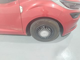 Used 2021 Tata Altroz XE 1.2 Petrol Manual tyres RIGHT FRONT TYRE RIM VIEW