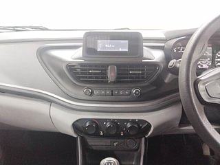 Used 2021 Tata Altroz XE 1.2 Petrol Manual interior MUSIC SYSTEM & AC CONTROL VIEW