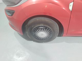 Used 2021 Tata Altroz XE 1.2 Petrol Manual tyres LEFT FRONT TYRE RIM VIEW