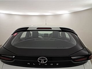 Used 2022 Tata Altroz XT 1.2 Petrol Manual exterior BACK WINDSHIELD VIEW