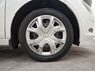 Used 2022 Tata Altroz XT 1.2 Petrol Manual tyres RIGHT FRONT TYRE RIM VIEW