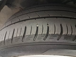 Used 2022 Tata Altroz XT 1.2 Petrol Manual tyres LEFT FRONT TYRE TREAD VIEW