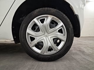 Used 2022 Tata Altroz XT 1.2 Petrol Manual tyres LEFT REAR TYRE RIM VIEW