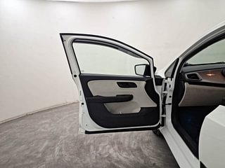 Used 2022 Tata Altroz XT 1.2 Petrol Manual interior LEFT FRONT DOOR OPEN VIEW