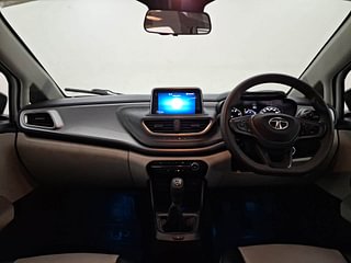 Used 2022 Tata Altroz XT 1.2 Petrol Manual interior DASHBOARD VIEW