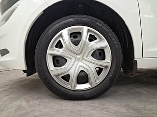 Used 2022 Tata Altroz XT 1.2 Petrol Manual tyres LEFT FRONT TYRE RIM VIEW