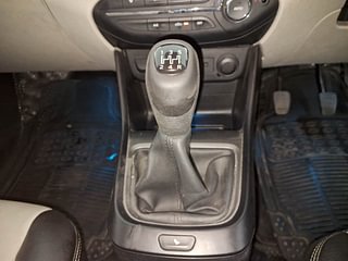 Used 2022 Tata Altroz XT 1.2 Petrol Manual interior GEAR  KNOB VIEW