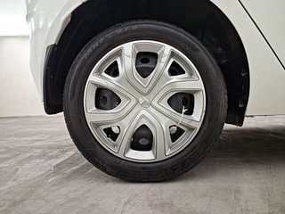 Used 2022 Tata Altroz XT 1.2 Petrol Manual tyres RIGHT REAR TYRE RIM VIEW