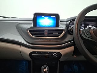 Used 2022 Tata Altroz XT 1.2 Petrol Manual interior MUSIC SYSTEM & AC CONTROL VIEW