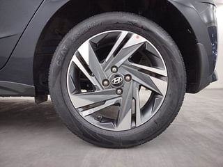 Used 2022 Hyundai New i20 Asta (O) 1.0 Turbo DCT Petrol Automatic tyres LEFT REAR TYRE RIM VIEW