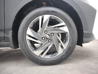 Used 2022 Hyundai New i20 Asta (O) 1.0 Turbo DCT Petrol Automatic tyres RIGHT FRONT TYRE RIM VIEW