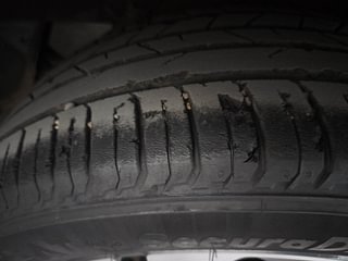 Used 2022 Hyundai New i20 Asta (O) 1.0 Turbo DCT Petrol Automatic tyres LEFT REAR TYRE TREAD VIEW