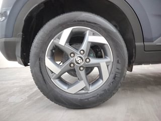 Used 2021 Hyundai Venue SX 1.0  Turbo Petrol Manual tyres RIGHT REAR TYRE RIM VIEW