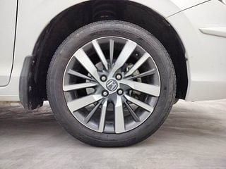 Used 2023 Honda City ZX Petrol MT Petrol Manual tyres RIGHT FRONT TYRE RIM VIEW