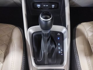 Used 2023 Hyundai Venue S (O) 1.0 Turbo DCT Petrol Automatic interior GEAR  KNOB VIEW