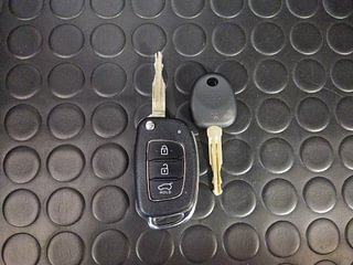 Used 2023 Hyundai Venue S (O) 1.0 Turbo DCT Petrol Automatic extra CAR KEY VIEW