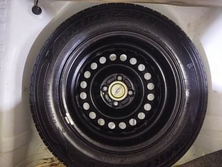 Used 2014 Honda Brio VX MT Petrol Manual tyres SPARE TYRE VIEW