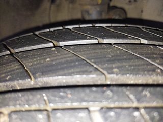 Used 2014 Honda Brio VX MT Petrol Manual tyres RIGHT FRONT TYRE TREAD VIEW