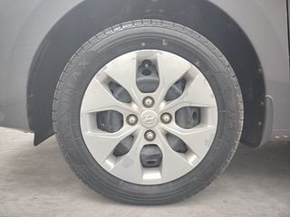 Used 2018 Hyundai Grand i10 Sportz 1.2 Kappa VTVT Petrol Manual tyres LEFT FRONT TYRE RIM VIEW