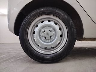 Used 2018 Hyundai Eon Era + Petrol Manual tyres RIGHT REAR TYRE RIM VIEW