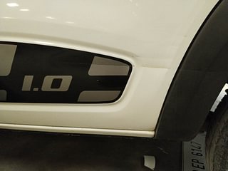 Used 2016 Renault Kwid [2017-2019] RXT 1.0 SCE Special Petrol Manual dents MINOR DENT