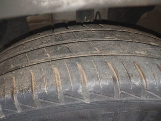 Used 2021 renault Kwid 1.0 RXT Opt Petrol Manual tyres LEFT FRONT TYRE TREAD VIEW
