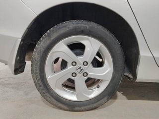 Used 2014 Honda City V Petrol Manual tyres RIGHT REAR TYRE RIM VIEW