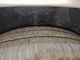 Used 2014 Honda City V Petrol Manual tyres RIGHT FRONT TYRE TREAD VIEW