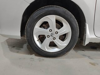 Used 2014 Honda City V Petrol Manual tyres LEFT FRONT TYRE RIM VIEW