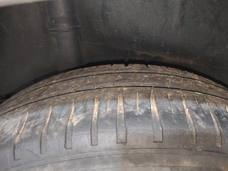 Used 2014 Honda City V Petrol Manual tyres RIGHT REAR TYRE TREAD VIEW