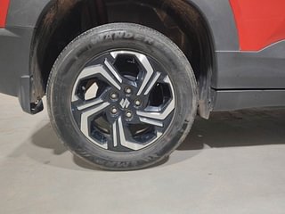 Used 2022 Maruti Suzuki Brezza ZXI Plus Dual Tone Petrol Manual tyres RIGHT REAR TYRE RIM VIEW