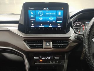 Used 2022 Maruti Suzuki Brezza ZXI Plus Dual Tone Petrol Manual interior MUSIC SYSTEM & AC CONTROL VIEW